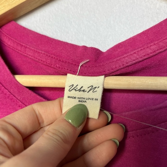 Middle of Nowhere NWOT Graphic Tee - Picture 3 of 4